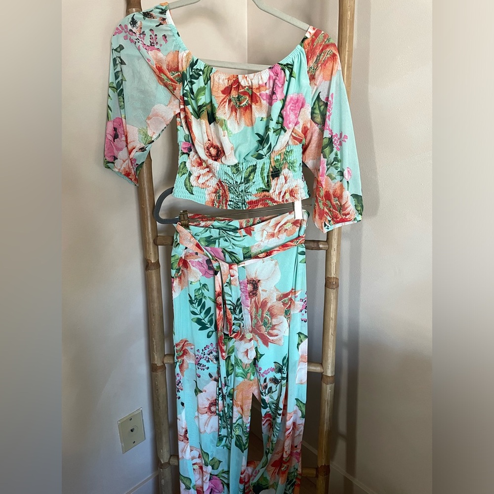 Floral Two-Piece Set with Top and Pants